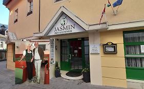 Jasmin Dog Friendly Pension With Shared Kitchen In The Center